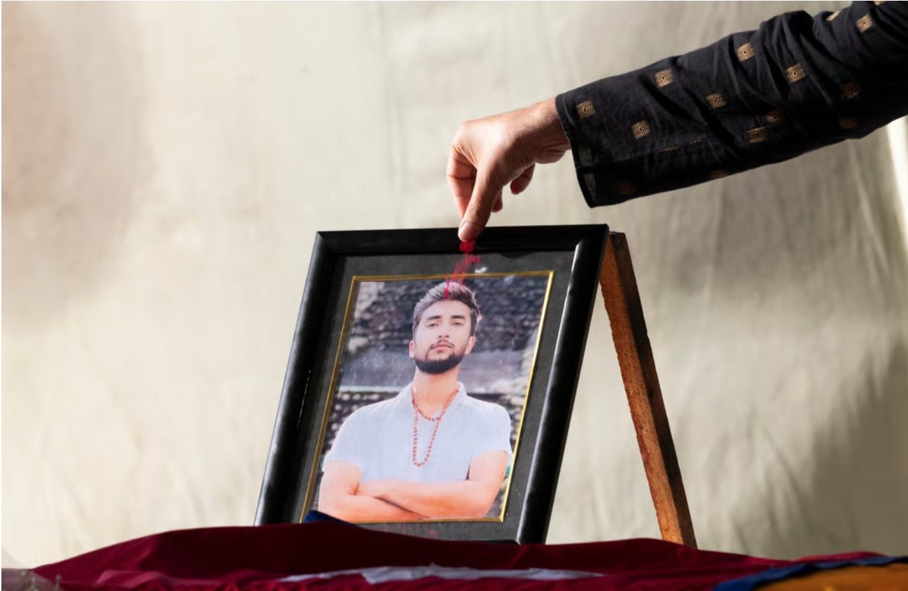 Image of कञ्चनपुरका विपिन जोशीको राष्ट्रिय सम्मानका साथ अन्त्येष्टि